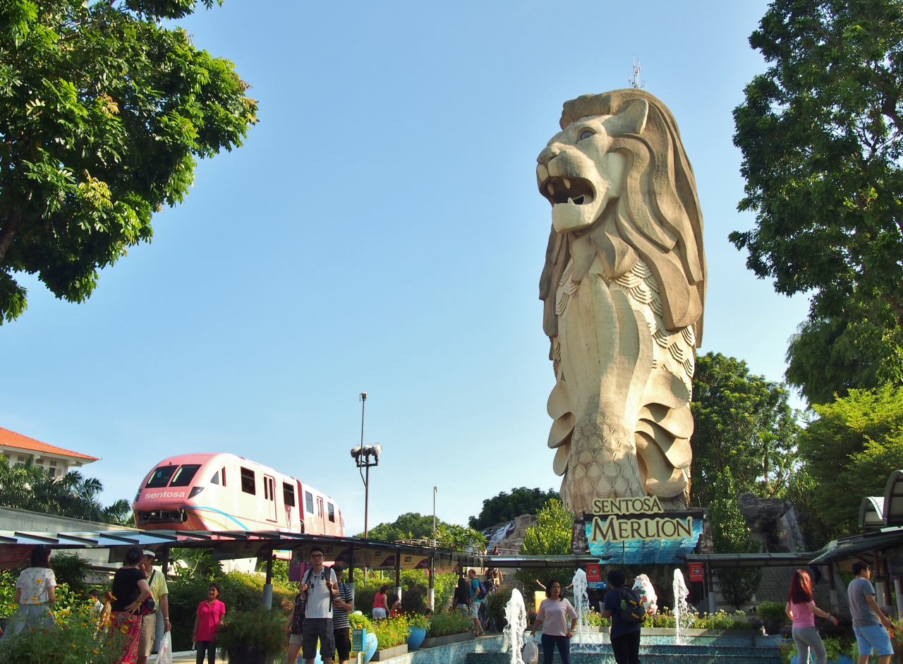 Tượng sư tử biển Merlion ở công viên Sentosa của Singapore. Đây là tượng sư tử biển Singapore lớn nhất.