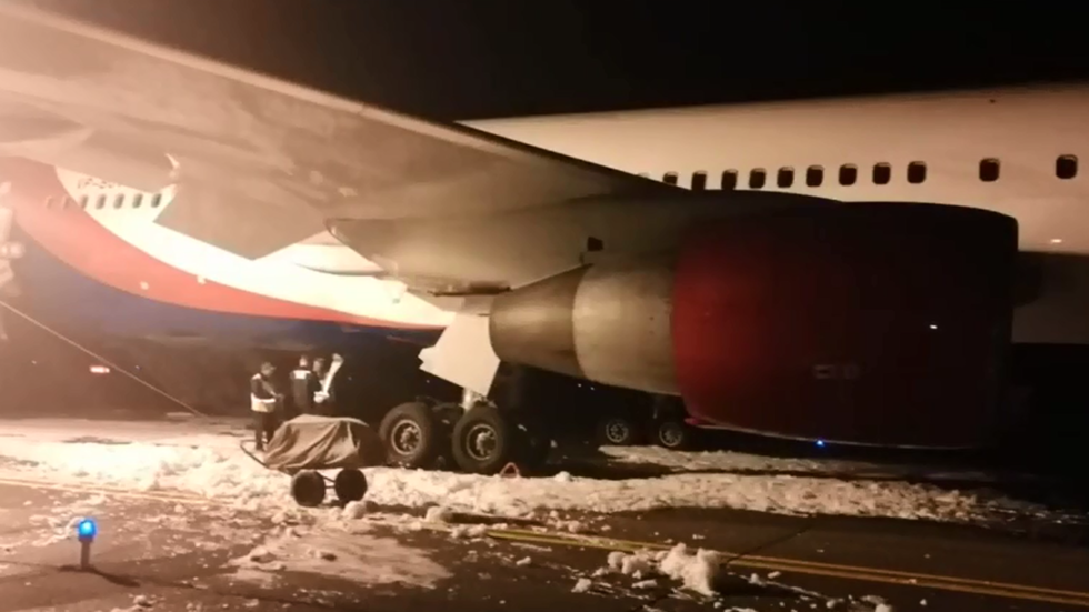 Chiếc máy bay gặp sự cố khi hạ cánh.