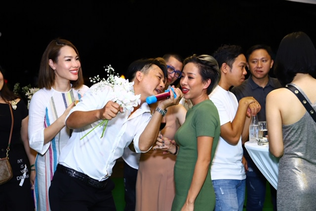 Jimmii Nguyễn cùng bạn gái ra mắt nước uống Lamaqua