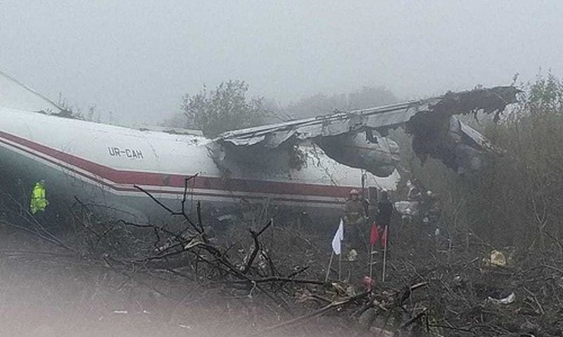 Hết nhiên liệu máy bay Ukraine lao xuống đất nhiều người chết