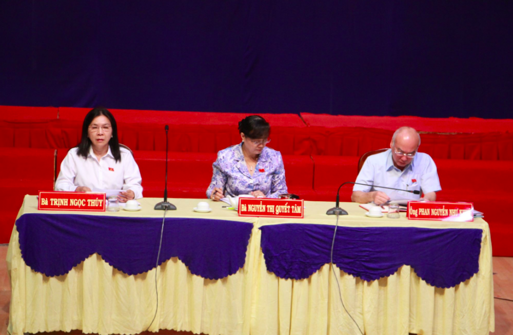 Vấn đề Thủ Thiêm tiếp tục nóng trong buổi tiếp xúc cử tri quận 2 của tổ đại biểu Quốc hội TP HCM sáng 7/10. (Ảnh: VTC).