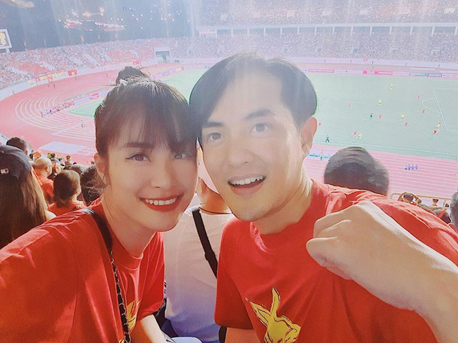 Bảo Anh và dàn sao Việt phấn khích trước bàn thắng của Quang Hải