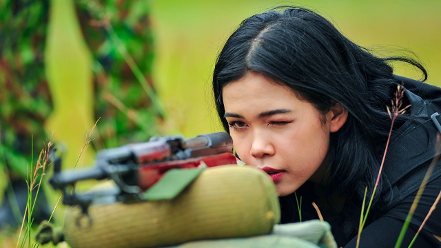 Xuất hiện trong chương trình bắn súng ở Việt Nam, 2 hotgirl người Nga gây sốt