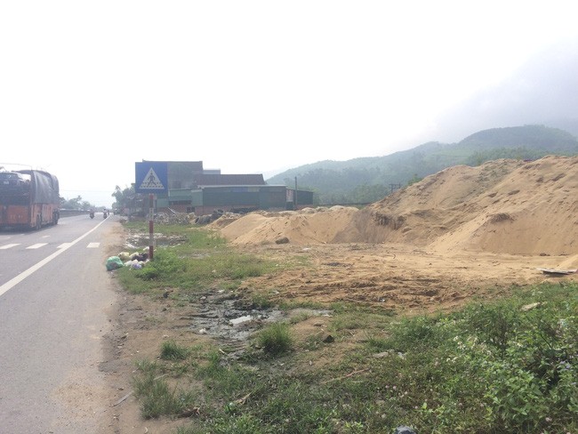Thừa Thiên - Huế: Làm đường giao thông nông thôn bằng… cát “lậu”?