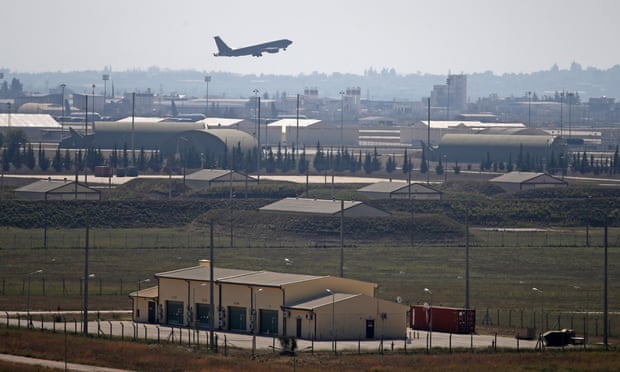 Một máy bay quân sự của Thổ Nhĩ Kỳ cất cánh từ căn cứ không quân İncirlik, nơi Mỹ có khoảng 50 quả bom hạt nhân