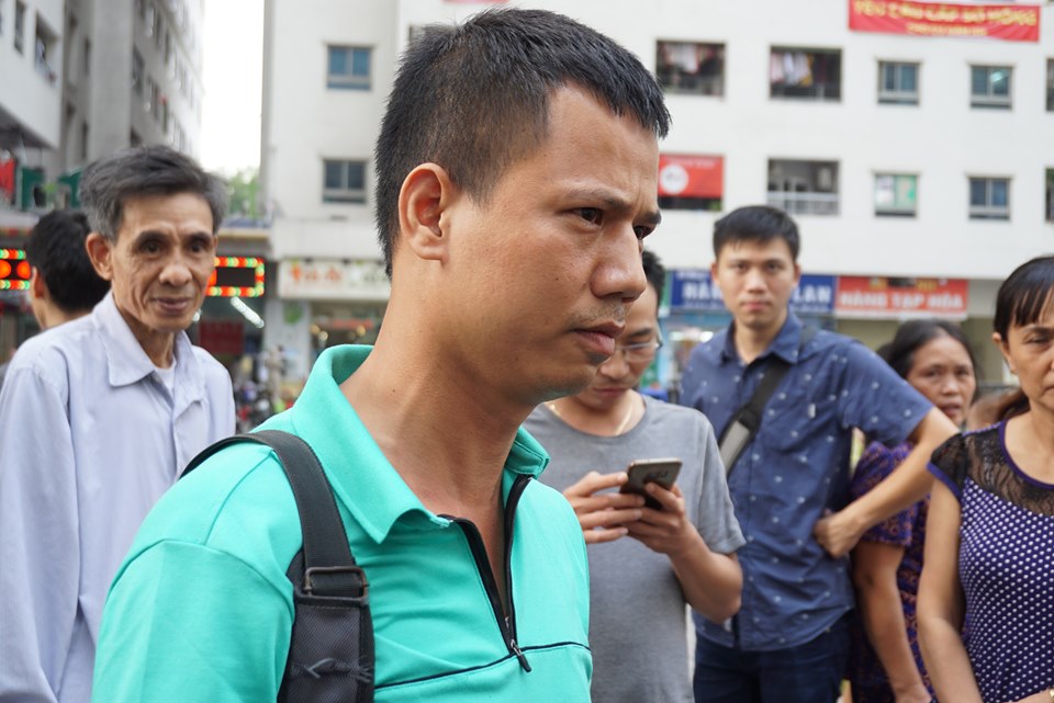Anh Lý Bá Sơn, Đại diện cư dân HH1C Linh Đàm cho biết, nước có mùi tanh.