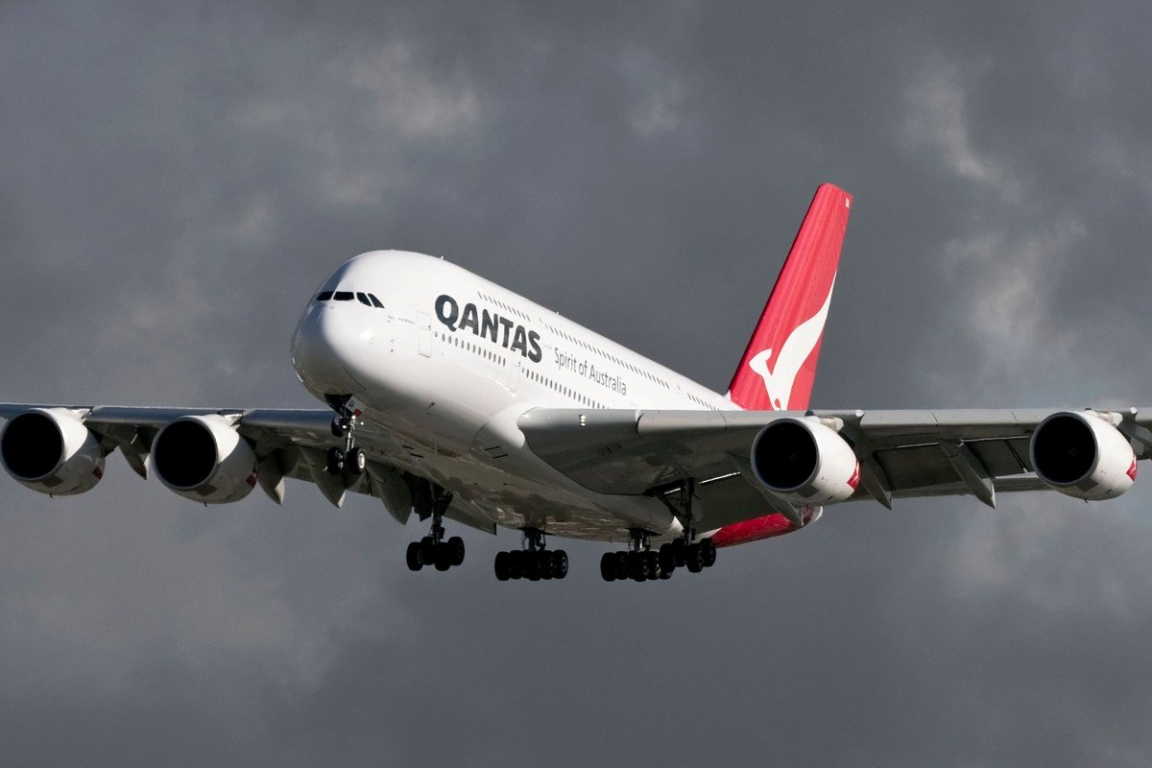 Hãng hàng không Qantas Airways đã thực hiện chuyến bay thẳng 20 giờ đầu tiên trên thế giới từ New York đến Sydney hôm 18/10.