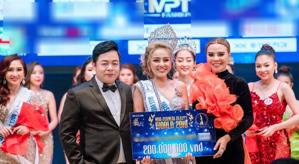 Ngân 98 đạt giải Á hậu 2 cuộc thi Hoa hậu Doanh nhân sắc đẹp thế giới 2019.
