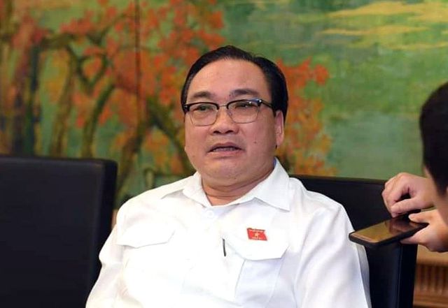 Bí thư Thành ủy Hà Nội Hoàng Trung Hải cũng bức xúc trước vụ việc nước sạch Sông Đà nhiễm dầu thải.