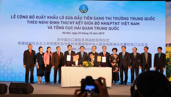 Lễ công bố xuất khẩu sữa đầu tiên sang thị trường Trung Quốc theo nghị định thư ký kết giữa Bộ Nông Nghiệp và Phát triển Nông thôn Việt Nam và Tổng cục Hải quan Trung Quốc đã diễn ra tại Hà Nội.