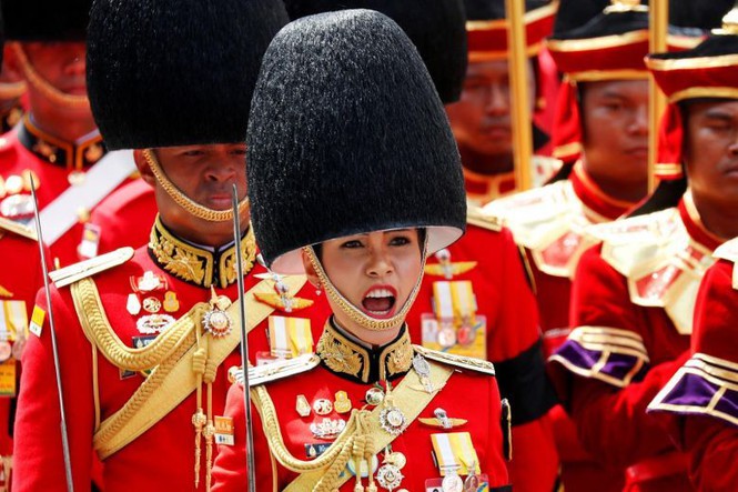 Loạt ảnh hiếm về binh nghiệp Hoàng quý phi Thái Lan vừa bị phế truất