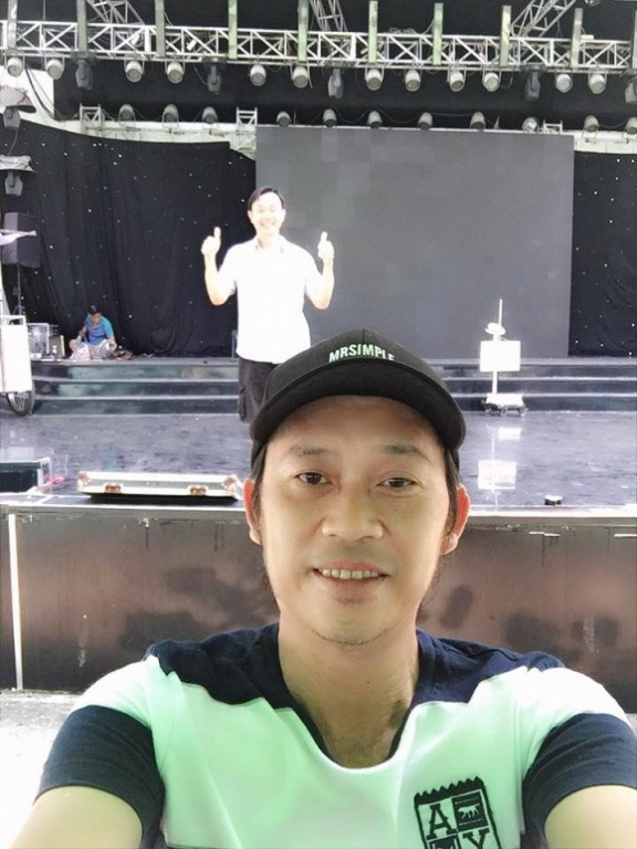 Hoài Linh khoe ảnh selfie cùng Chí Tài. 