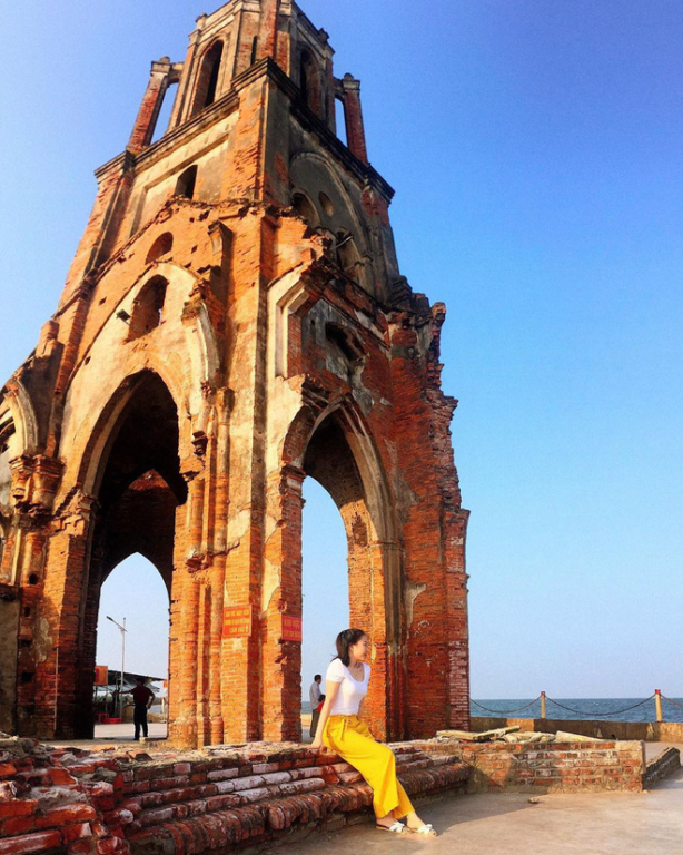 Sửng sốt trước nhà thờ được dân mạng ca tụng là “tháp nghiêng Pisa” phiên bản Việt