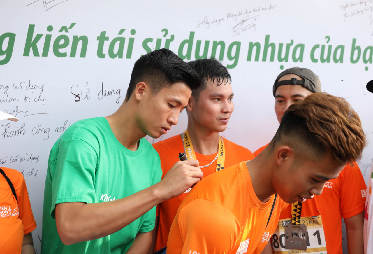 nhung-hinh-anh-an-tuong-nhat-tai-longbien-marathon-2019
