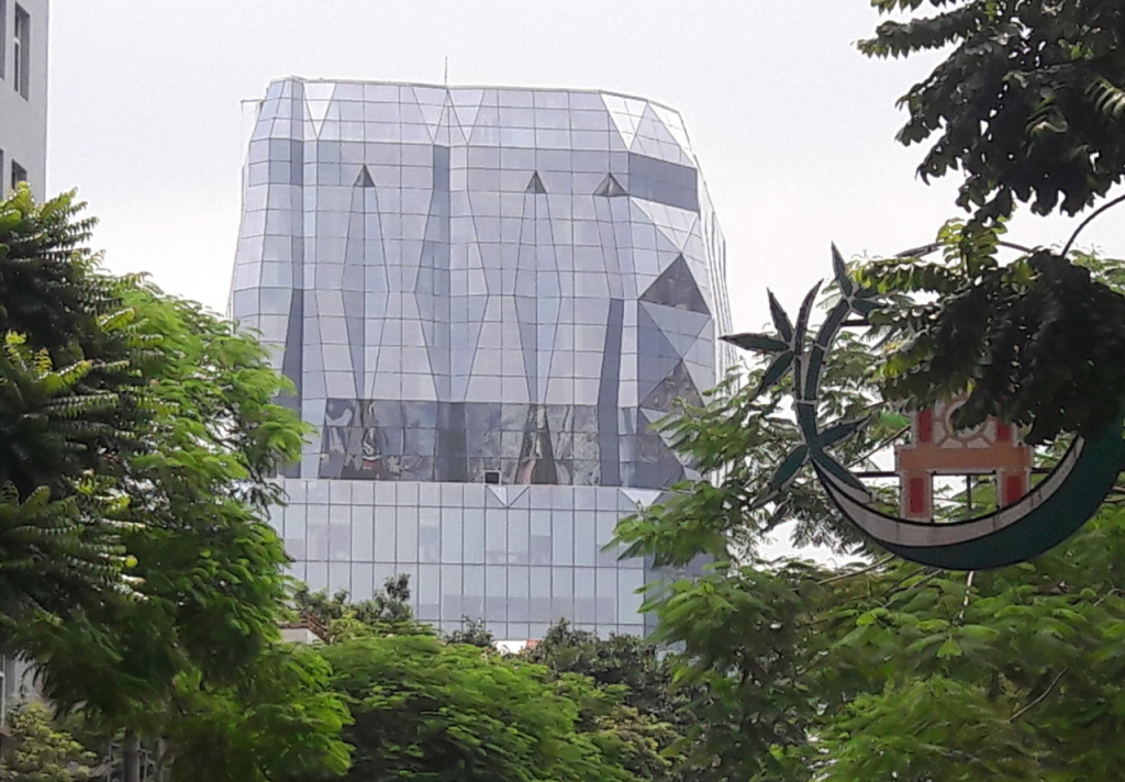 Dự án Tòa nhà Trung tâm thương mại và dịch vụ tổng hợp (số 5 Lê Duẩn) của Công ty cổ phần Tập đoàn vàng bạc đá quý DOJI vướng nhiều bê bối.