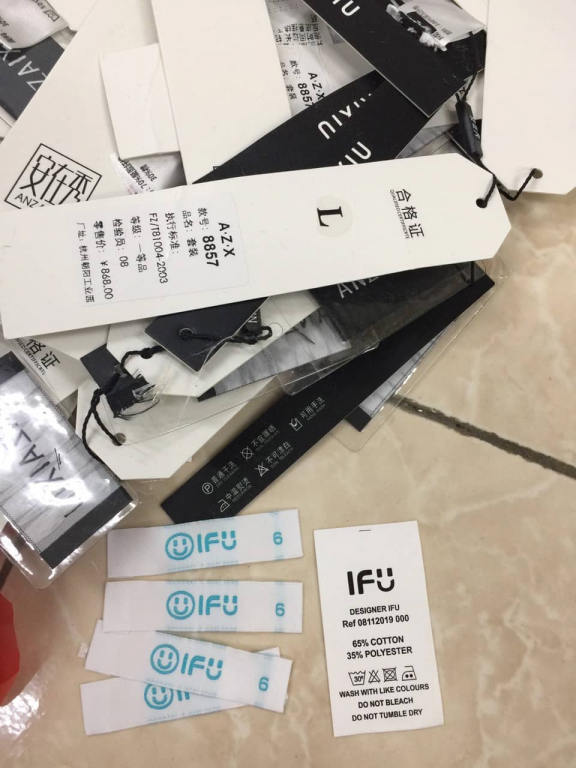 Hàng loạt nhãn mác của IFU được tìm thấy. (Ảnh: CTV).