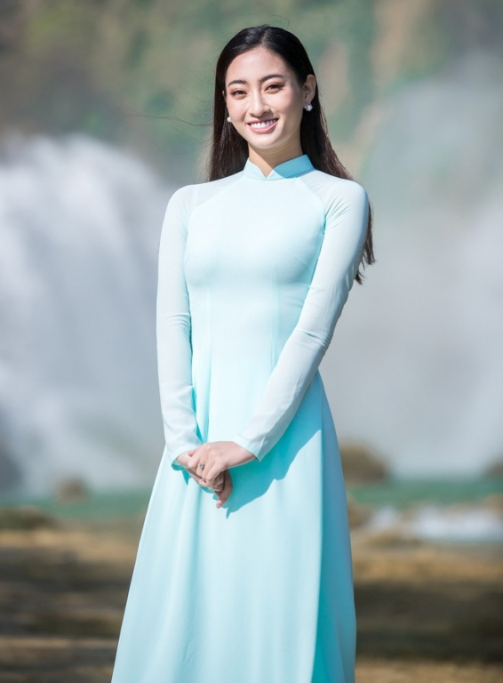 Lương Thùy Linh được khen nói tiếng Anh trôi chảy, tự nhiên trong clip giới thiệu bản thân tại Miss World 2019. 