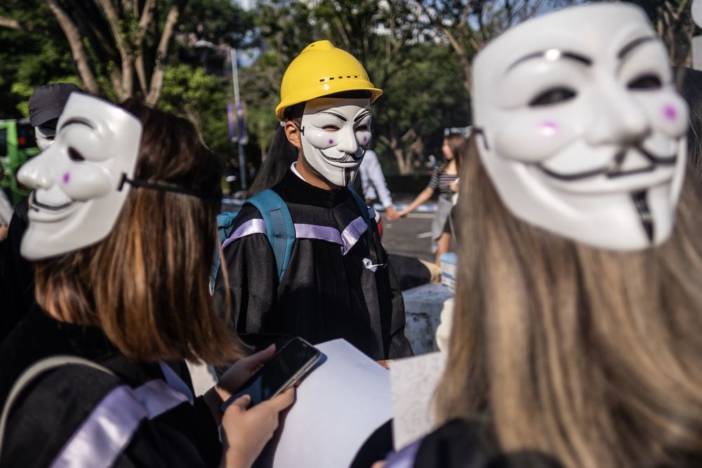 Người biểu tình đeo mặt nạ tại Đại học Hong Kông Trung Quốc hôm 7/11.