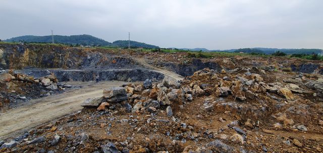 Mỏ đá của Công ty xi măng Tân Phú Xuân. (Ảnh: Dân Trí).