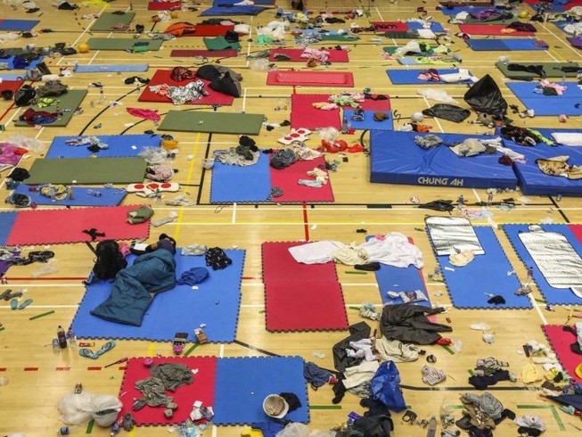 Quang cảnh nơi người biểu tình nằm ngủ bên trong trường đại học Bách Khoa  tối 19/11