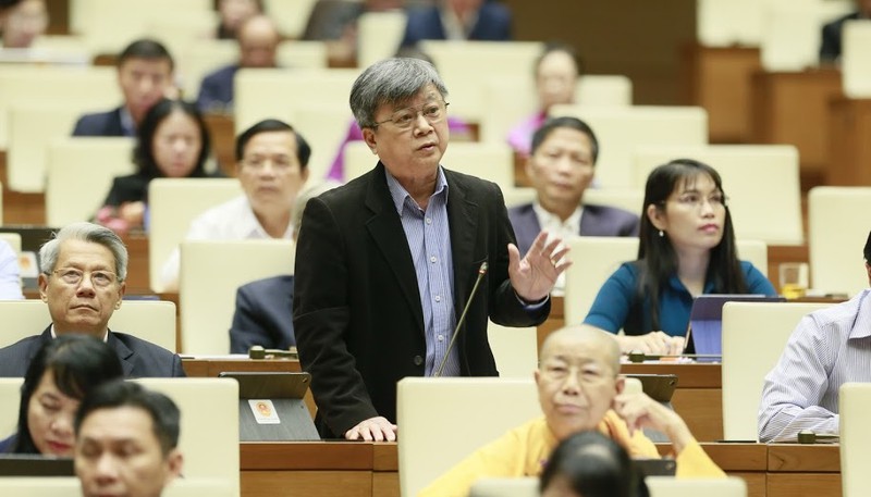 ĐBQH Trương Trọng Nghĩa bày tỏ quan điểm về kinh doanh nước sạch tại nghị trường Quốc hội. (Ảnh: VOV).