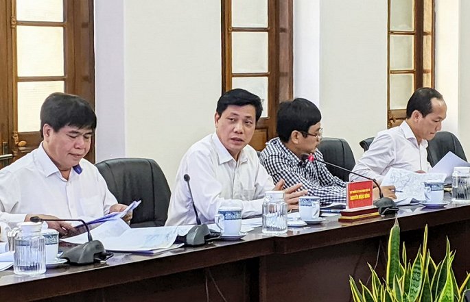 Đoàn công tác của Bộ Giao thông Vận tải trong buổi làm việc với các địa phương về dự án đường sắt Lào Cai - Hải Phòng 100.000 tỷ đồng.
