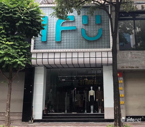 Cửa hàng IFU ở đường Trung Hòa (Cầu Giấy) cũng đóng cửa im lìm. (Ảnh: Infonet).