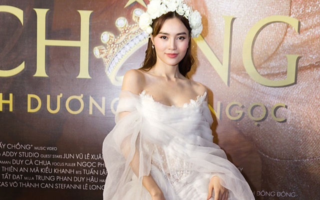 Ninh Dương Lan Ngọc xuất hiện xinh đẹp trong buổi ra mắt MV mới. 