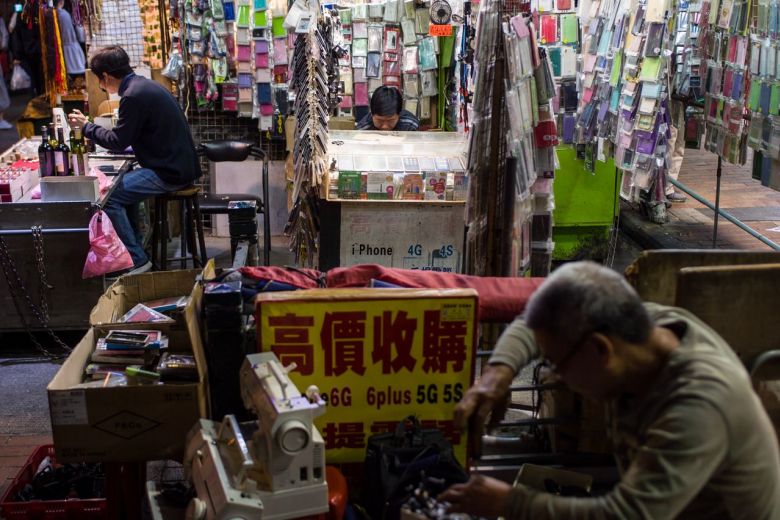 Hong Kong dự kiến sẽ ghi nhận thâm hụt ngân sách lần đầu tiên kể từ năm 2004 khi nền kinh tế chịu thiệt hại tương đương với 2 điểm phần trăm tăng trưởng GDP