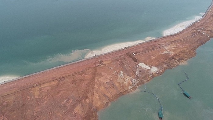 Báo chí phản ánh về dự án Sonasea Vân Đồn Harbor City diễn ra tình trạng hút cát, lấn biển quy mô lớn? (Ảnh: KTMT).