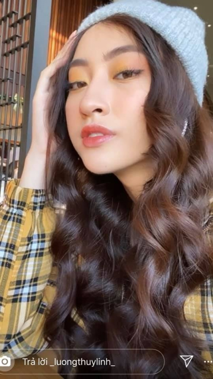 Hoa hậu Lương Thùy Linh được khen giống chị em với Đỗ Mỹ Linh qua ảnh selfie mới. 