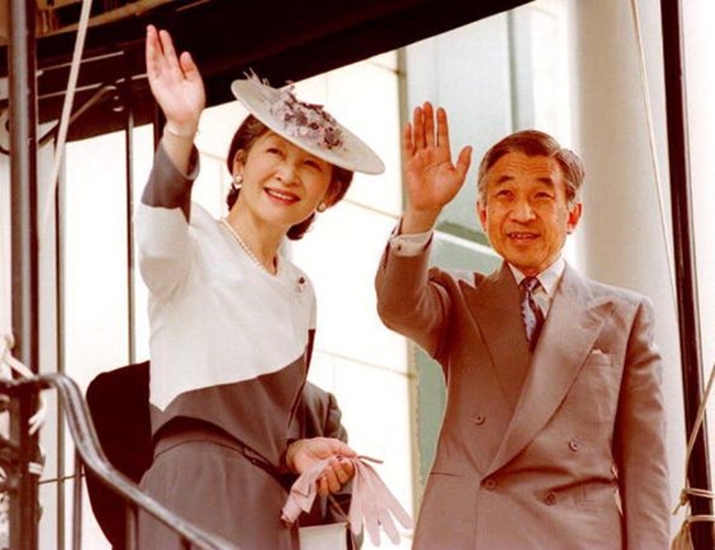Hoàng thái hậu Michiko và chồng Thượng hoàng Akihito