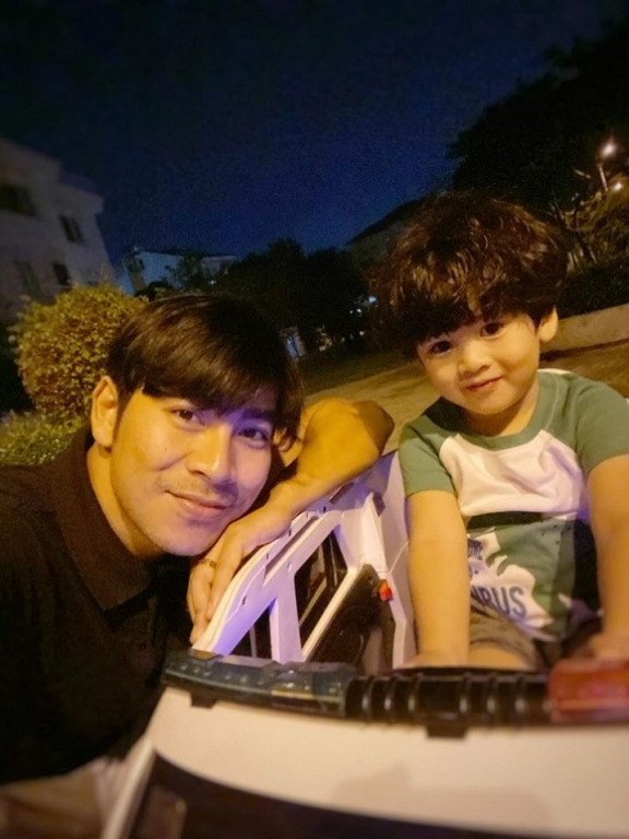 Thanh Bình khoe ảnh dẫn con trai đi chơi sau chuỗi ngày bận quay phim: 