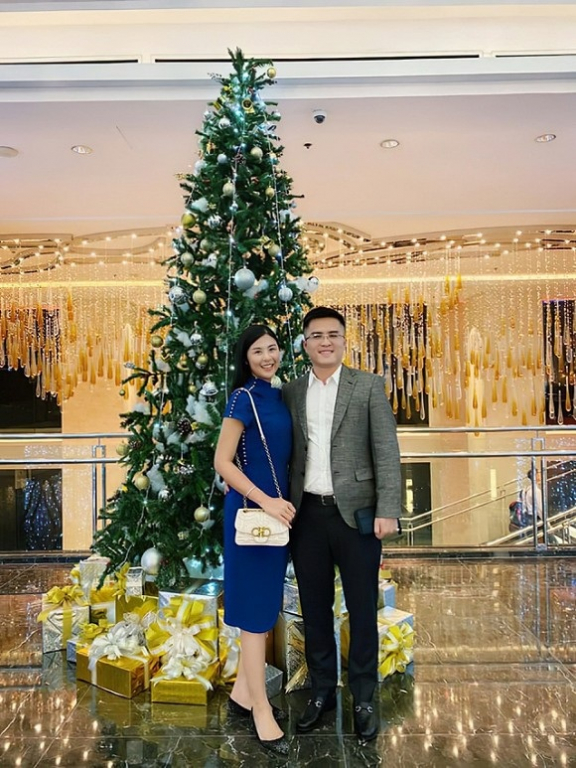 Bạn trai đăng ảnh đón Giáng sinh bên Hoa hậu Ngọc Hân. 