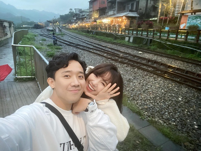 Hari Won và Trấn Thành kết hôn từ cuối năm 2016. Vào mỗi dịp đặc biệt, cặp đôi không quên dành cho nhau những lời ngọt ngào. 
