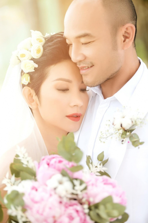 Ngày 1/1, Xuân Lan tổ chức hôn lễ một cách bí mật tại khu resort ở Đà Nẵng. Đám cưới chỉ khoảng vài chục khách mời và toàn là bạn bè thân thiết của nữ siêu mẫu. Thông tin này khiến công chúng không khỏi bất ngờ. 