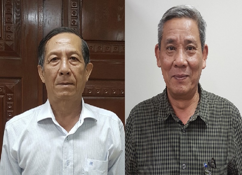 Hai cựu Phó Chánh Văn phòng UBND TP HCM Huỳnh Kim Phát (áo trắng) và Lê Văn Thanh (áo kẻ). (Ảnh: Bộ Công an).