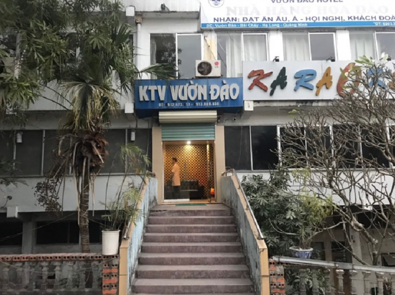 Quán karaoke KTV Vườn Đào, tổ 7, khu 4, phường Bãy Cháy.