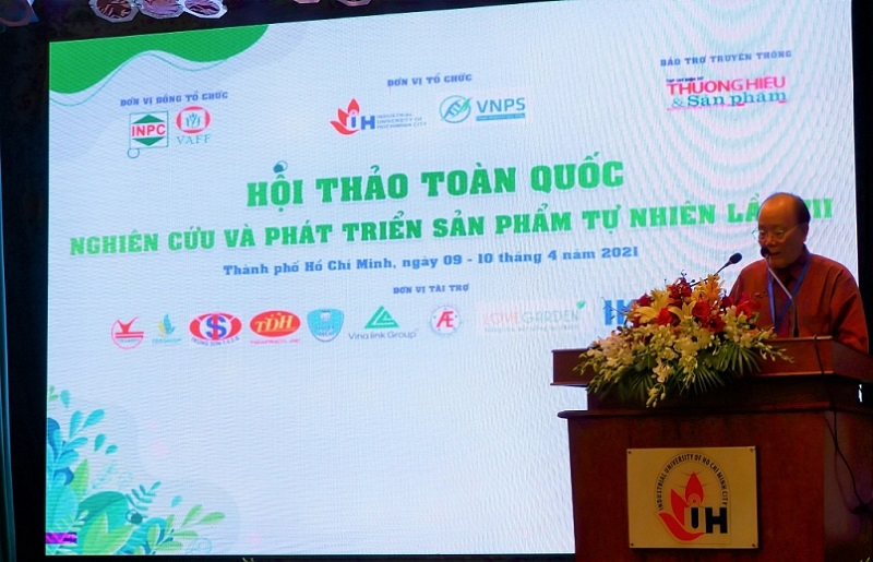 GS.TS Phạm Văn Thiêm - Chủ tịch Hội Khoa học các sản phẩm thiên nhiên Việt Nam (VNPS) phát biểu khai mạc Hội thảo.