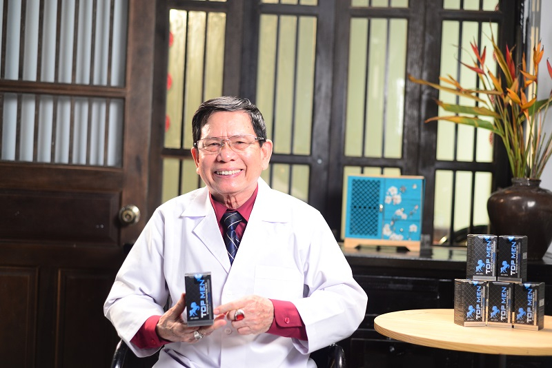 Đại tá, thầy thuốc ưu tú Phạm Hòa Lan – nguyên Chủ nhiệm Khoa Nghiên cứu thuốc – trang thiết bị y tế Cục Quân y (Bộ Quốc phòng).