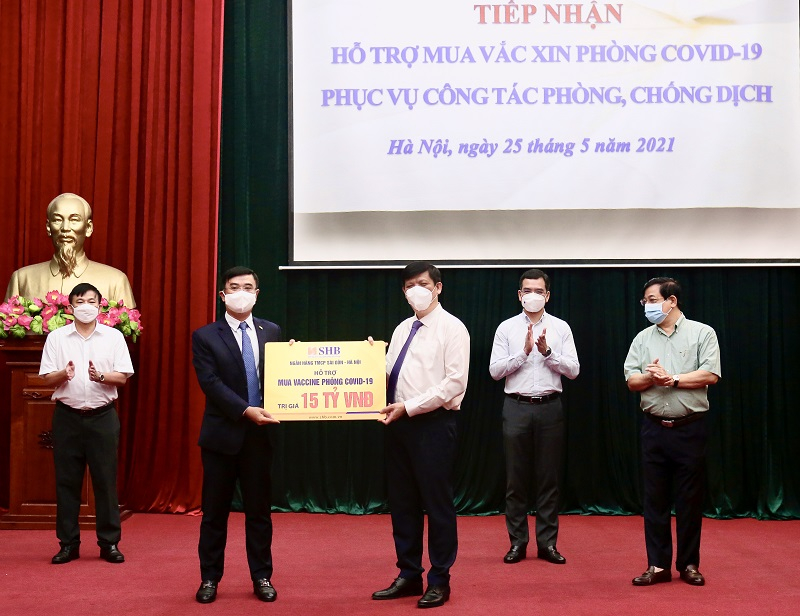Ngân hàng TMCP Sài Gòn – Hà Nội SHB (mà T&T Group là cổ đông lớn) cũng trao tặng 15 tỷ đồng cho Bộ Y tế để mua vaccine phòng chống dịch COVID-19.