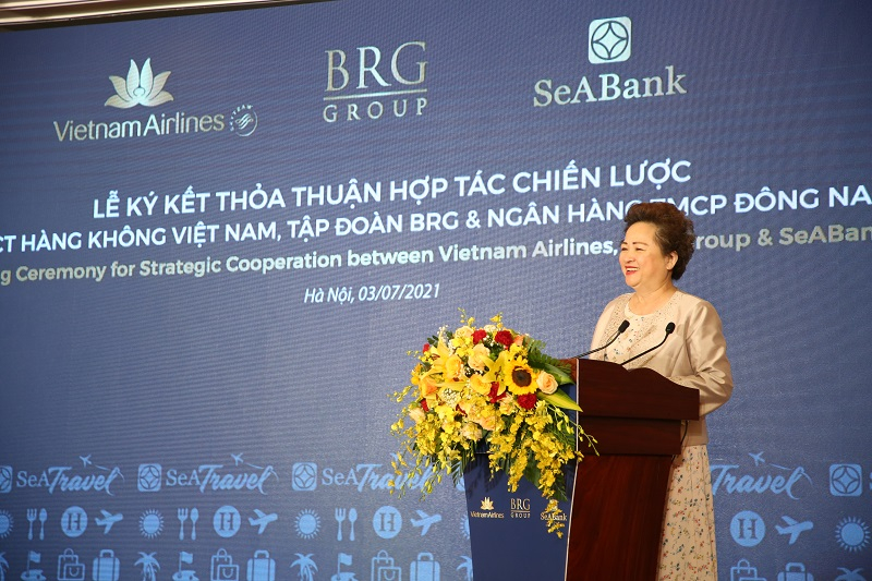 Bà Nguyễn Thị Nga, Chủ tịch Tập đoàn BRG, phát biểu tại lễ ký.