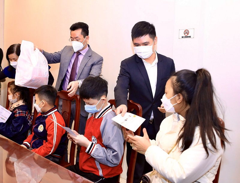 Ông Đỗ Vinh Quang 'T&T Group mong muốn món quà tuy nhỏ nhưng sẽ mang lại giá trị tinh thần lớn cho trẻ em'.