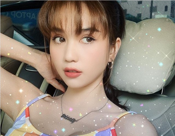 Ngọc Trinh được khen trẻ trung như gái 18 trong ảnh selfie