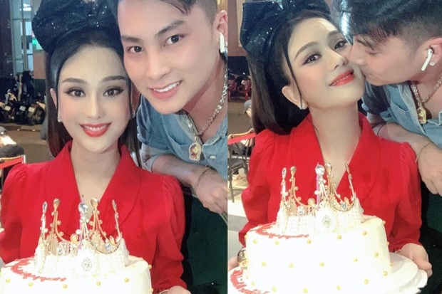 Lâm Khánh Chi được chồng trẻ hôn thắm thiết ở tiệc sinh nhật
