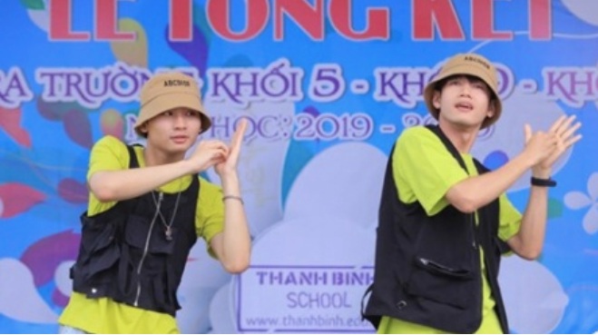 Quang Đăng bị phản ứng khi nhảy 'Bigcityboi'- sản phẩm mới của Binz ở trường tiểu học. Hầu hết khán giả cho rằng vũ đạo và lời bài hát này không phù hợp để trình diễn trước học sinh cấp 1