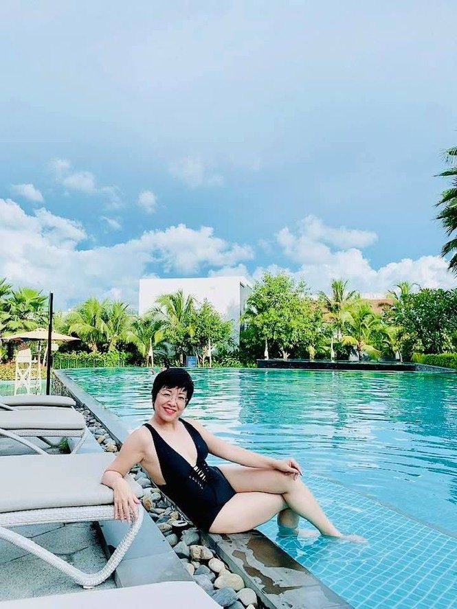 Lần hiếm hoi MC Thảo Vân khoe ảnh bikini ở tuổi 50