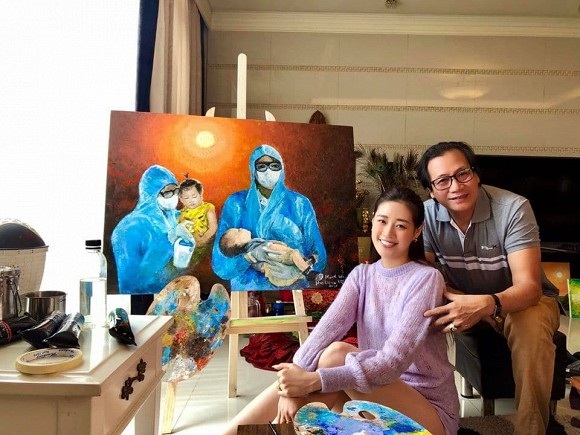Hoa hậu Khánh Vân sẽ đấu giá bức tranh của mình và ba ruột vẽ để ủng hộ chống dịch