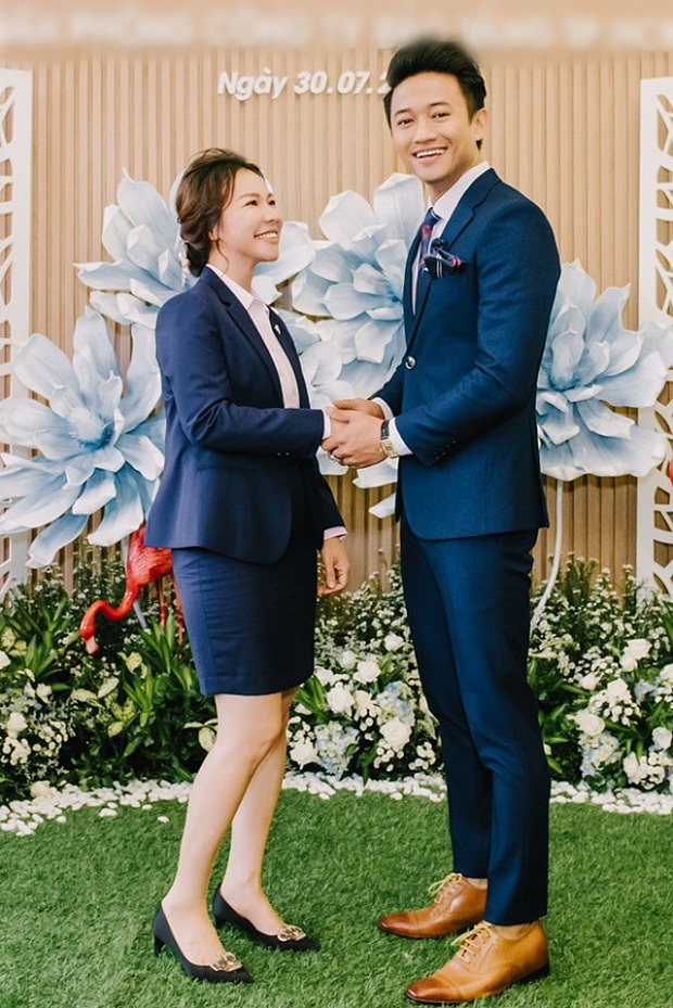 Quý Bình và bạn gái đại gia thông báo kết hôn sau 3 năm hẹn hò