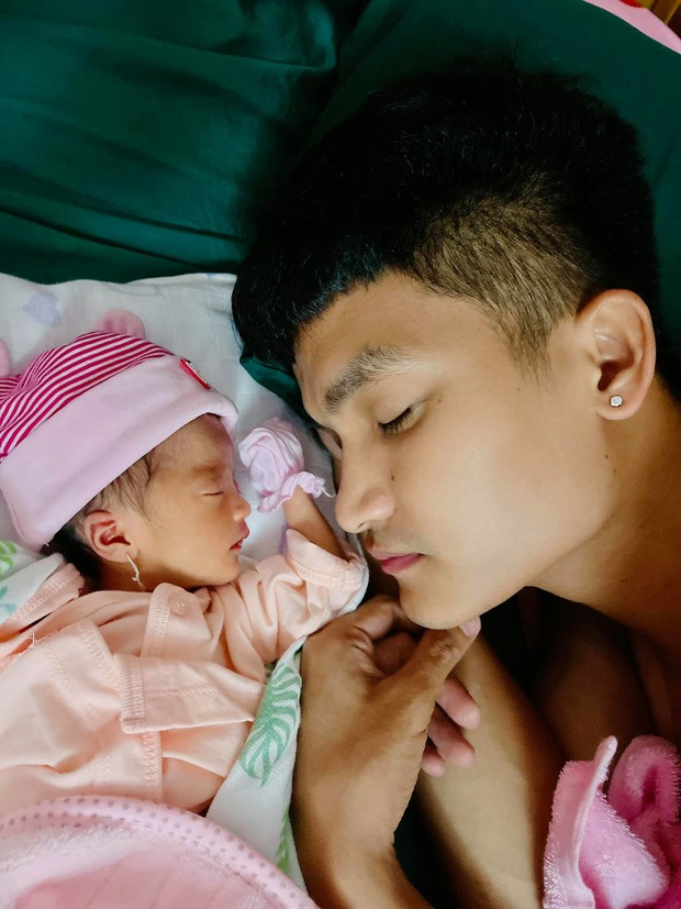 Mạc Văn Khoa công khai cận mặt con gái đầu lòng nặng 1,9kg vì sinh non